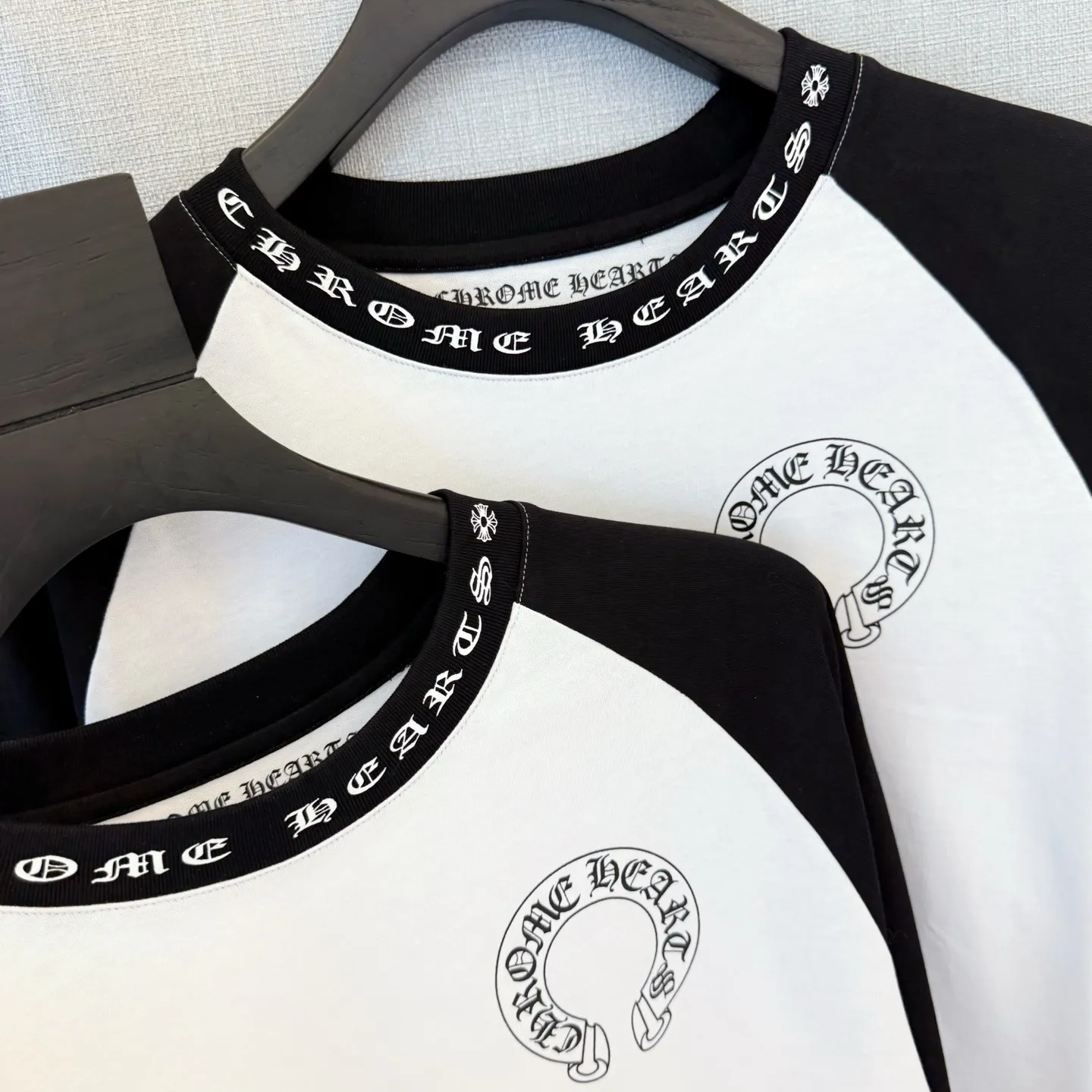 P180 Style number: D413 ChromeHearts-CH ChromeHearts cross Sanskrit black and white splicing printed long sleeves SIZE #s m l xl Size reference picture 9